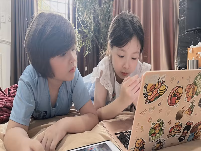 Elly Trần từng lo lắng khi con trai thứ hai Túc Mạch nói với cô giáo không biết tiếng Việt.