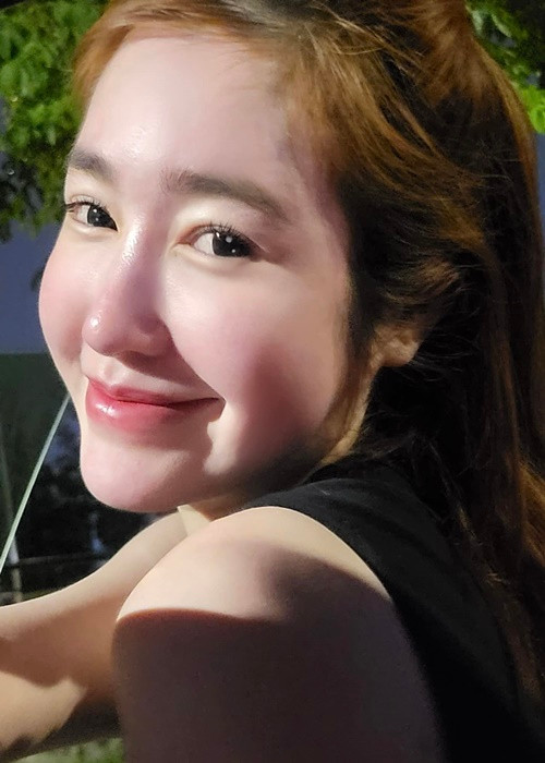 Tháng 4/2023, trong một lần livestream, Elly Trần cho biết, sau 2 lần sinh nở, ở tuổi U40, cô gặp nhiều vấn đề về sức khỏe như đau nhức xương khớp, dễ mắc bệnh vặt.