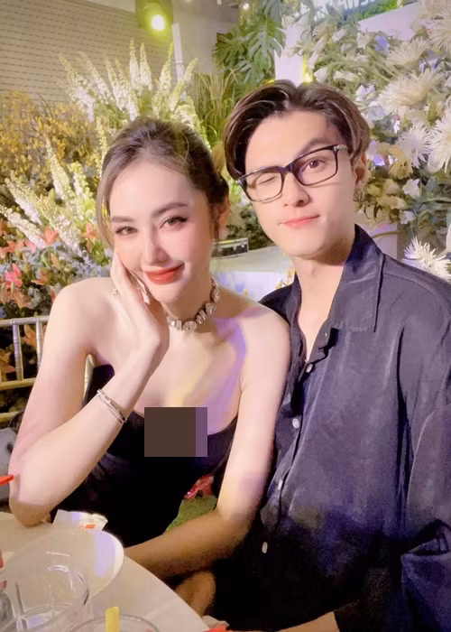 Năm 2015, Linh Chi rời công ty người mẫu của ông bầu Khắc Tiệp do hết hợp đồng cũng như cô muốn đi con đường riêng. Hiện tại, Linh Chi có cuộc sống bình yên bên Lâm Vinh Hải. Ảnh: FBNV.