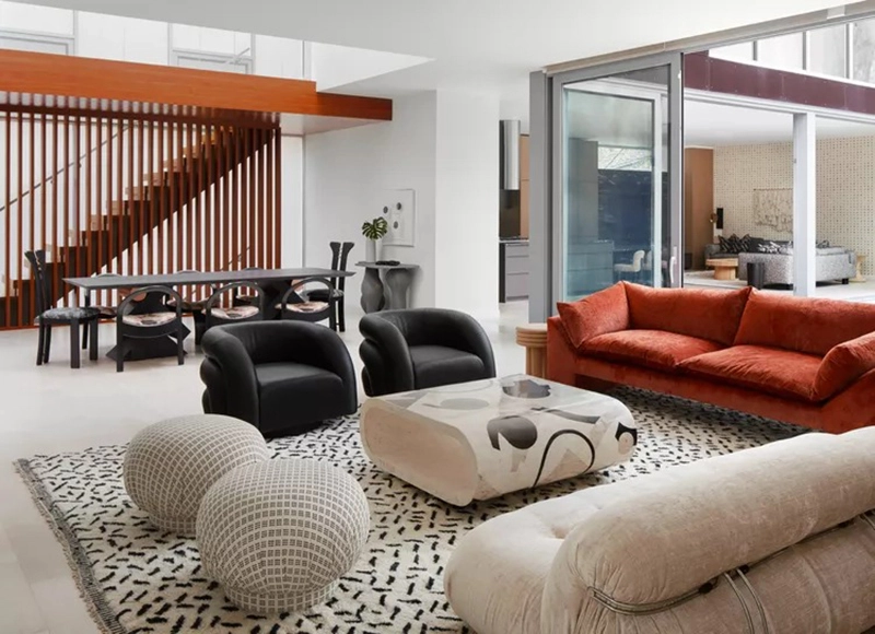 5. Lan can cầu thang được thiết kế đầy sáng tạo với ý tưởng tạo ra một bức tường được ghép lại bởi các thanh gỗ. Thiết kế này vẫn đáp ứng được chức năng đảo bảo an toàn trong quá trình sử dụng. Đồng thời, việc sử dụng chất liệu gỗ tự nhiên cũng đem tới không gian sinh hoạt cảm giác ấm cúng, dễ chịu.