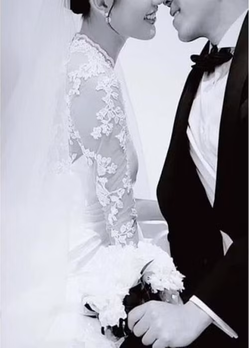 Ít ngày trước, Phương Anh hé lộ ảnh cưới tình tứ bên bạn trai Đức Hồ.