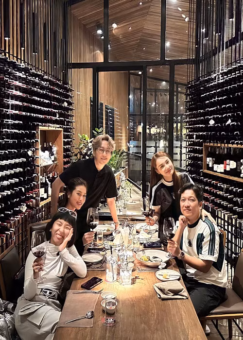 Diễn viên Phát La hài hước chia sẻ, trước khi Nhã Phương khoe tin bầu bí, anh cố gắng giữ bí mật cho người bạn thân bằng cách đăng ảnh chỉnh sửa vòng hai của Nhã Phương. Ảnh: FBNV.