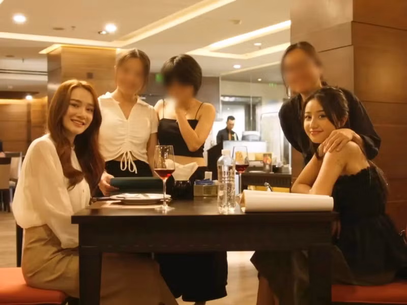 Nhã Phương luôn rạng rỡ trên phim trường. Ảnh: Phụ Nữ Việt Nam.