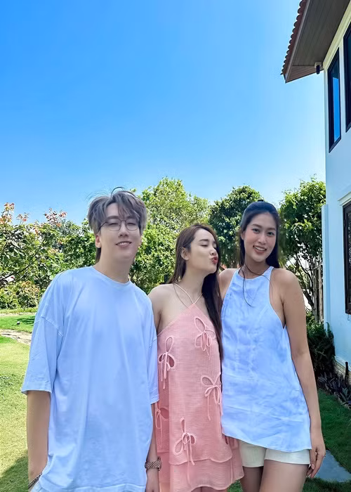 "Làm tôi bóp cái bụng quá trời, giữ bí mật cho Phương, xong sáng nay thấy Phương công khai", Phát La viết trên trang cá nhân. Ảnh: FBNV.