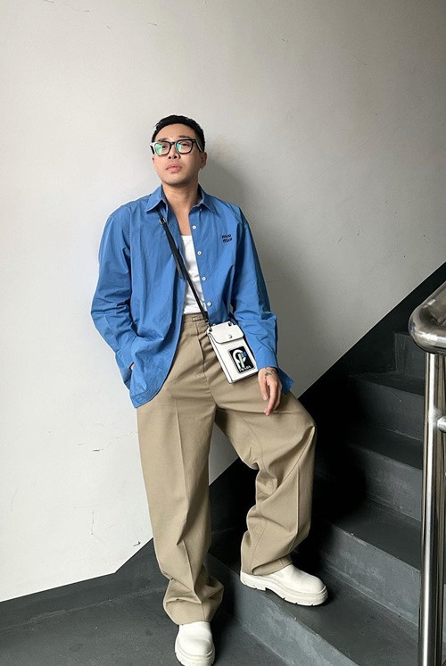 Anh tạo hình cho nhiều nghệ sĩ trong dự án hoặc các sự kiện như: Thanh Hằng, Lưu Hương Giang, Angela Phương Trinh, Hoàng Thùy Linh, Noo Phước Thịnh, Á hậu Huyền My, Min St.319, Mỹ Linh, Anna Trương, Nguyễn Trần Trung Quân, Nhã Phương. Ảnh: FBNV