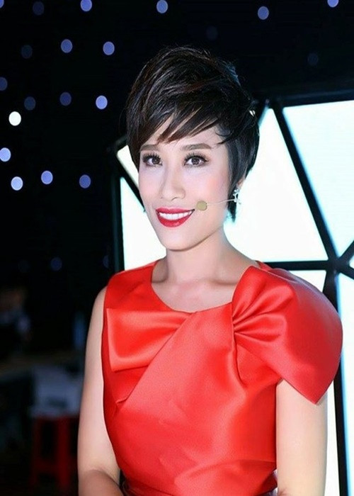 Năm 2019, nghệ sĩ Trần Ly Ly có tên trong Top 50 người phụ nữ có tầm ảnh hưởng nhất Việt Nam. Ảnh: Vietnamnet