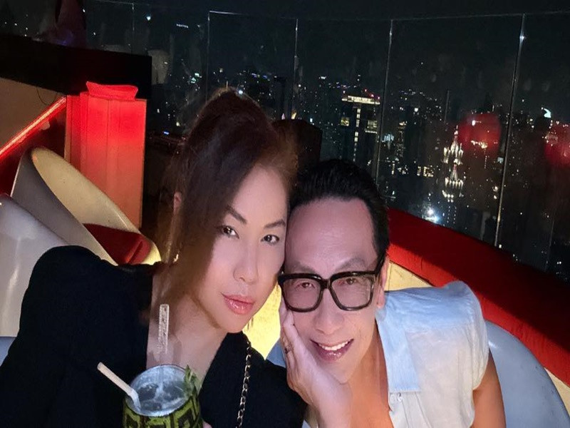 Em gái Hà Phương kết hôn với doanh nhân Việt kiều giàu có Diệp Keith. Trong cuộc phỏng vấn với Zing, Minh Tuyết cho biết, cô quen chồng từ những ngày đầu sang Mỹ lập nghiệp. Năm 2013, sau nhiều năm về chung một nhà, vợ chồng Minh Tuyết mới tổ chức đám cưới. Ảnh: FBNV.