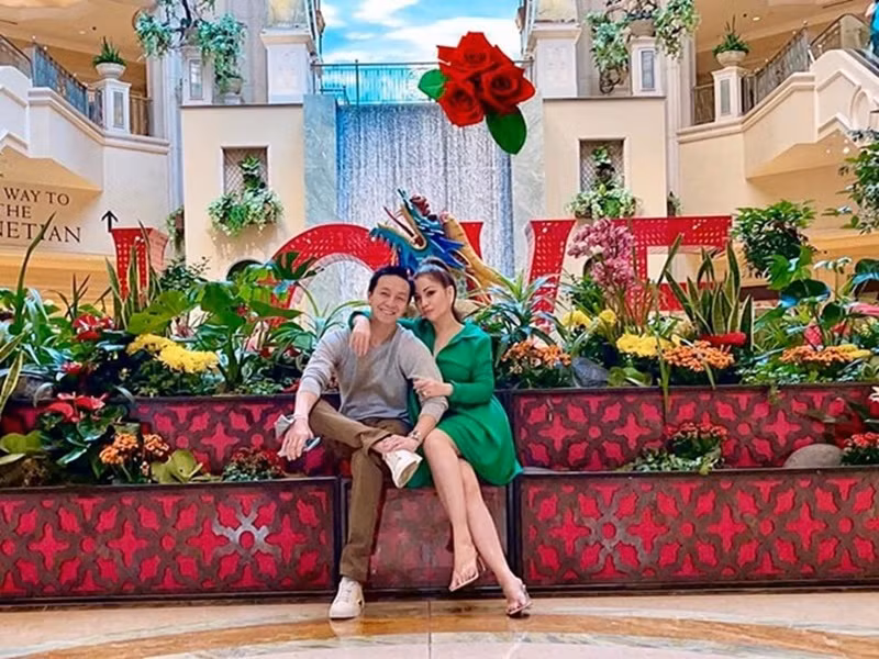 Minh Tuyết tiết lộ, chồng cô thuộc tuýp người ít nói, rất chín chắn và giàu cảm xúc. Doanh nhân Diệp Keith còn rất hiểu công việc của Minh Tuyết. Ảnh: FBNV.