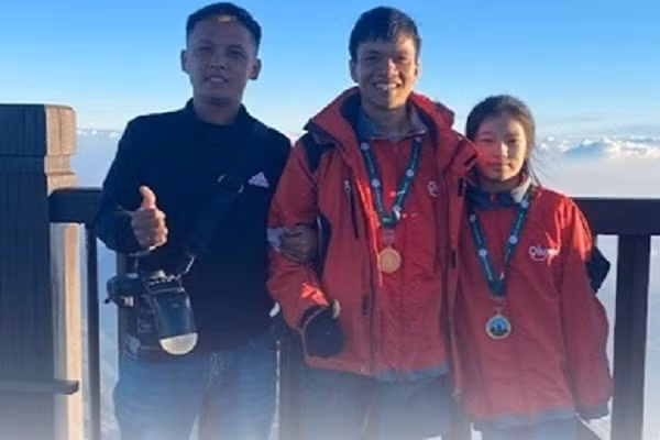 Nghe “hot” mua du lich-Hinh-2