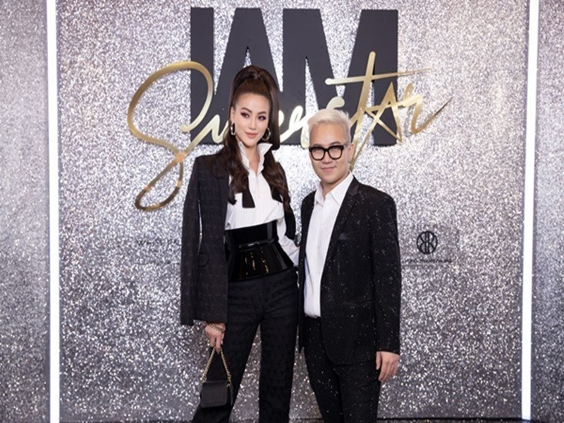 Chung Thanh Phong ra mắt các bộ sưu tập ở các sàn diễn lớn nhỏ như: Vietnam International Fashion Week, Đẹp Runway Fashion Show, Đêm hội chân dài… Ảnh: Vietnamnet.