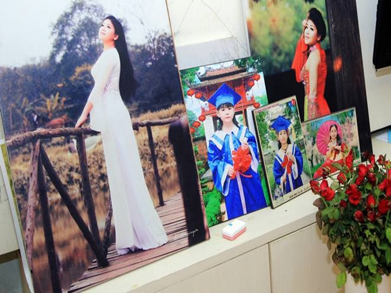 Sau khi ly hôn, Anh Thơ nuôi hai con gái. Năm 2022, nữ ca sĩ chia sẻ, con gái đầu lòng học trường Đại học Kinh tế còn con gái thứ hai hát tiếng Anh rất hay. Ảnh: Khám phá