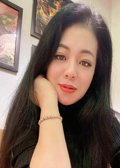 Nữ ca sĩ khẳng định, cô muốn sống kín đáo, chứ không thích quảng cáo sự đơn độc. Ảnh: FBNV