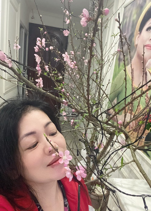 Ngoài công việc, Anh Thơ dành nhiều thời gian cho các con. Cô ít khi giao lưu hay đi đâu chơi. Ảnh: FBNV