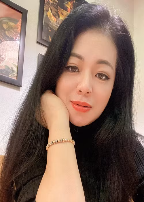 Nữ ca sĩ khẳng định, cô muốn sống kín đáo, chứ không thích quảng cáo sự đơn độc. Ảnh: FBNV