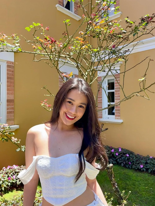 Người đẹp kín tiếng về chuyện tình cảm hiện tại. Ảnh: FBNV