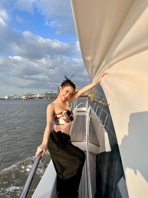 Về bí quyết trẻ trung, Ngọc Thảo cho biết, cô luôn yêu đời và sống với tâm thế thoải mái, không ganh đua thiệt hơn. Ảnh: FBNV