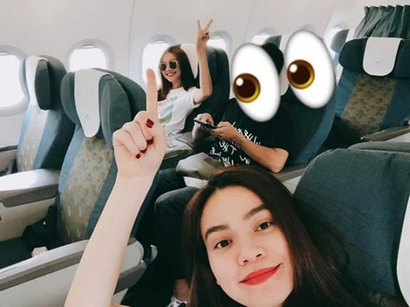 Tháng 7/2018, Hồ Ngọc Hà chia sẻ ảnh bên Thanh Hằng. Điều khiến cư dân mạng chú ý là người đàn ông được che mặt ngồi cạnh Thanh Hằng. Nhiều người đặt nghi vấn người giấu mặt là bạn trai của Thanh Hằng. Ảnh: Tiền Phong