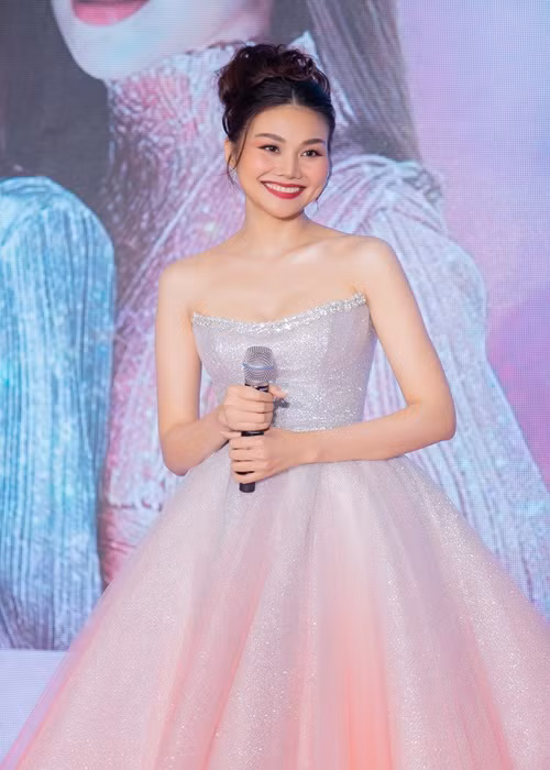 Tháng 10/2020, trong cuộc phỏng vấn với Elle, Thanh Hằng cho biết, cô độc thân hai năm qua dù xung quanh cũng không ít người theo đuổi. Ảnh: FBNV.