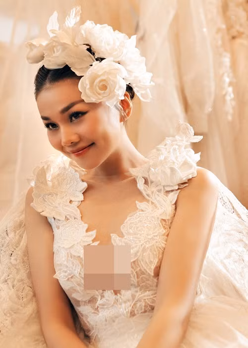 Soi tinh duyen cua Thanh Hang vua cong khai dang yeu