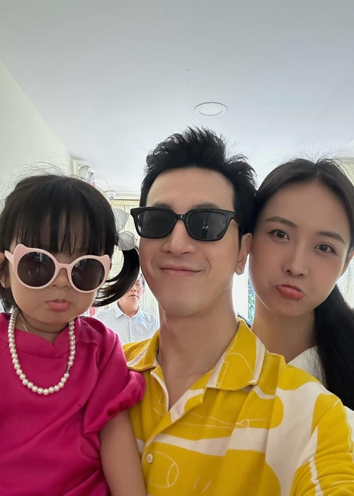 Trương Mỹ Nhân lập các trang cá nhân riêng để đăng tải hình ảnh con gái.