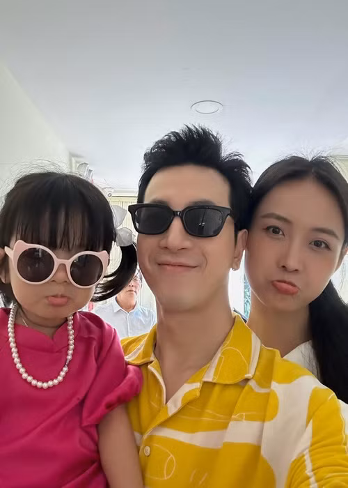 Trương Mỹ Nhân lập các trang cá nhân riêng để đăng tải hình ảnh con gái.