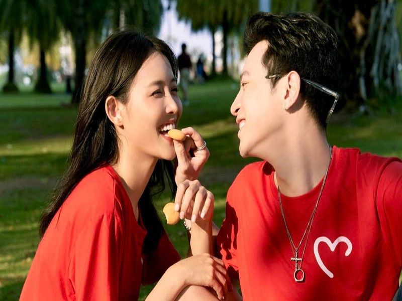 "Nếu chúng tôi cùng vượt qua được thì sẽ ở lại, còn cảm thấy quá mệt mỏi, không đủ sức chịu đựng nữa thì sẽ giải thoát", Trương Mỹ Nhân chia sẻ trong livestream.