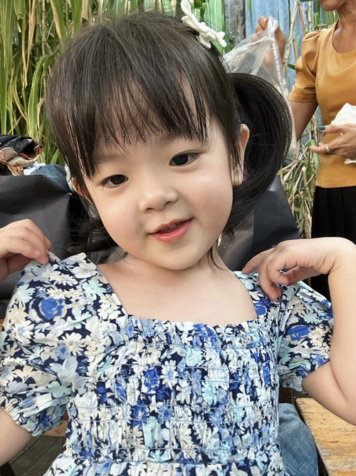 Con gái Trương Mỹ Nhân càng lớn càng đáng yêu. Khi mới sinh, bé Bona chỉ nặng 2,2kg.