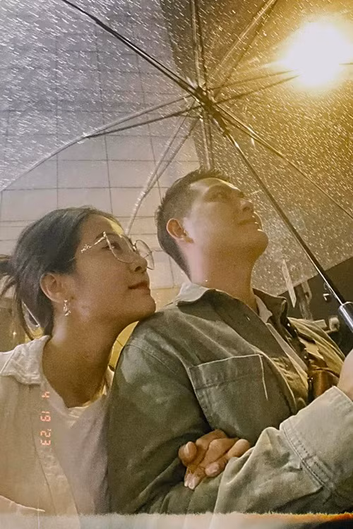 Karen Nguyễn tốt nghiệp ngành Đạo diễn sân khấu của trường Cao đẳng Nghệ thuật TP.HCM. Cô tham gia một số MV ca nhạc như "Anh đang ở đâu đấy anh" của Hương Giang, "Không thể cùng nhau suốt kiếp" của Hòa Minzy, đóng phim điện ảnh "Người cần quên phải nhớ".