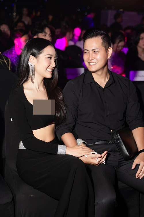 Lưu Chấn Bang tậu nguyên phòng gym tại nhà để Karen Nguyễn tập luyện.