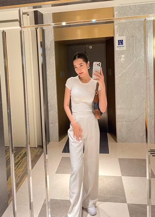 Nữ diễn viên cho biết, ông xã của cô không đặt áp lực vợ phải nhanh chóng lấy lại vóc dáng.