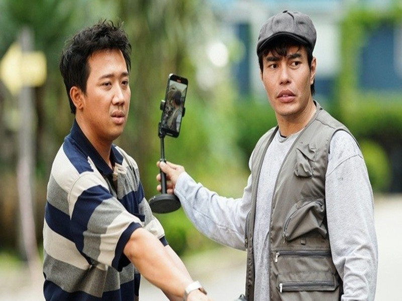 Cách đây không lâu, Lê Dương Bảo Lâm và Trấn Thành bị tố đi bar, chưa trả 187 triệu đồng. Đối mặt với tin đồn, Lê Dương Bảo Lâm tỏ ra rất bức xúc. Anh chia sẻ trên Zing: “Tôi đi làm phụ vợ chứ không có tiền đi bar. Tôi là người đàng hoàng. Nếu thương tôi đừng đồn để tôi nuôi vợ con, không ai tụng kinh mà đi bar cả, đừng chửi tôi nữa. Tôi không đi bar, gọi đào. Tôi đi bar hết 187 triệu đồng thì vợ đánh tôi quá". Ảnh: Tiền Phong