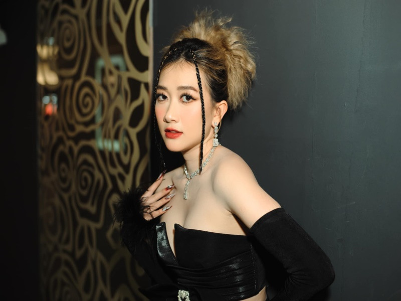 Ngoài Nhà bà Nữ, Phương Lan đóng vai phụ trong series phim điện ảnh Gái già lắm chiêu, Đảo độc đắc.