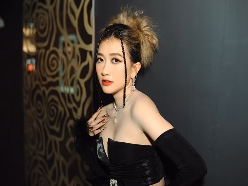 Ngoài Nhà bà Nữ, Phương Lan đóng vai phụ trong series phim điện ảnh Gái già lắm chiêu, Đảo độc đắc.