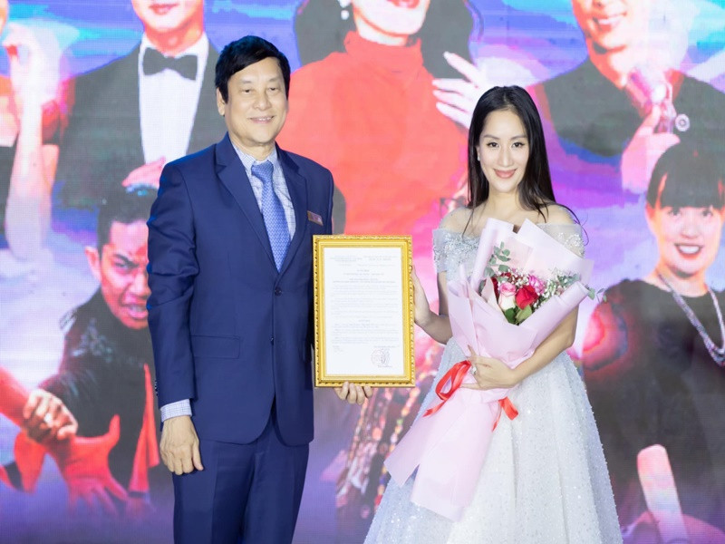 Cách đây không lâu, thông tin Khánh Thi làm Viện trưởng Viện Văn hóa - Nghệ thuật của Trường ĐH Kinh tế - Tài chính TP HCM nhận được sự quan tâm của nhiều khán giả.