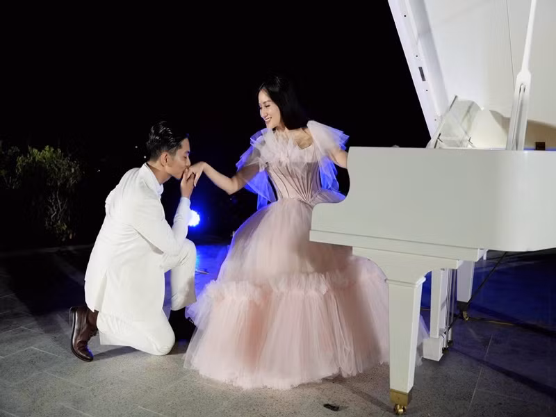 Nữ hoàng dancesport đang mang bầu lần 3 sau khi có 1 cô con gái và 1 cậu con trai.