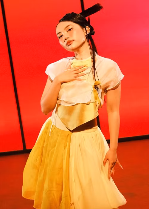 Phương Mỹ Chi nói thêm, cô đã rút ra nhiều kinh nghiệm cho bản thân. “Ê-kíp sẽ phải khắt khe hơn trong việc tìm hiểu thông tin quan trọng liên quan tới sản phẩm”, nữ ca sĩ chia sẻ.