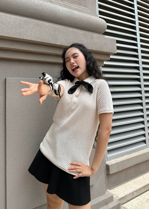 Giữa ồn ào, Phương Mỹ Chi phân trần, cô đã tìm hiểu qua bạn bè về sản phẩm và nhận được phản hồi tốt. Ngoài ra, vì tin tưởng vào giấy kiểm định sản phẩm được cung cấp, cô đã bỏ quên những yếu tố khác cũng quan trọng không kém. Trước phản hồi của khán giả, Phương Mỹ Chi quyết định xóa bài đăng.