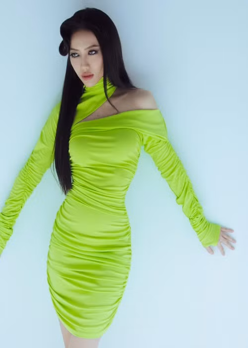 Theo Diệu Nhi, vì thấy chị gái có những dấu hiệu khả quan khi sử dụng nên cô tin tưởng và nôn nóng giới thiệu sản phẩm đến khán giả. Diệu Nhi xem ồn ào là bài học lớn cho việc chia sẻ thông tin sản phẩm.