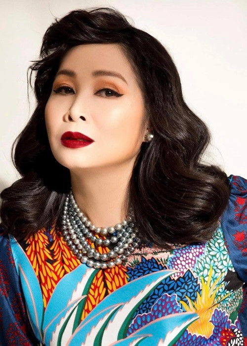 Trong một video quảng cáo, nghệ sĩ Hồng Vân khẳng định, sau khi sử dụng viên sủi, khối u trong cơ thể nhỏ đi, bệnh tình thuyên giảm. Tuy nhiên, viên sủi này chỉ là thực phẩm bảo vệ sức khỏe.