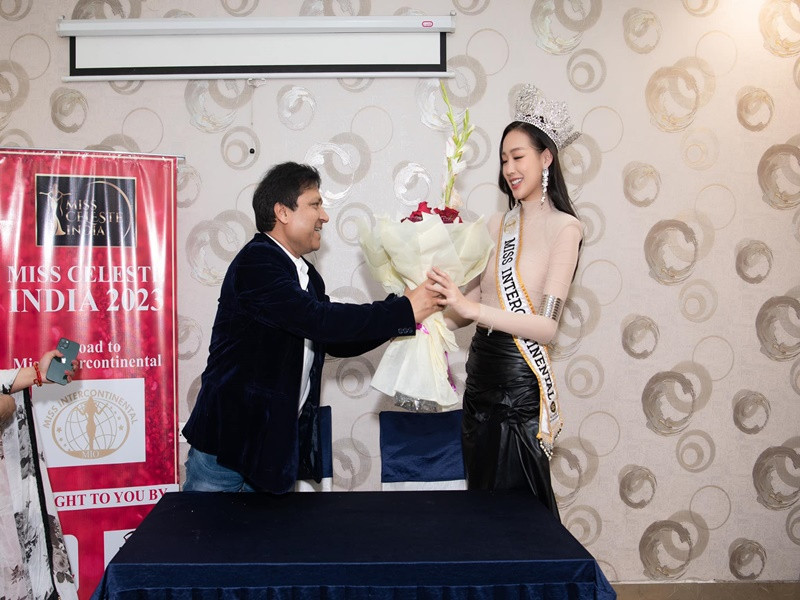 Bảo Ngọc đội vương miện ở nhiều sự kiện. Việc này gây ra những ý kiến trái chiều. Bản thân người đẹp từng lên tiếng. Ảnh: FBNV