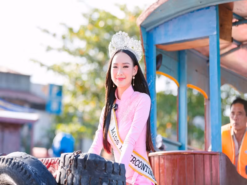 Vương miện của Bảo Ngọc trị giá 8 tỷ đồng. Ảnh: FBNV