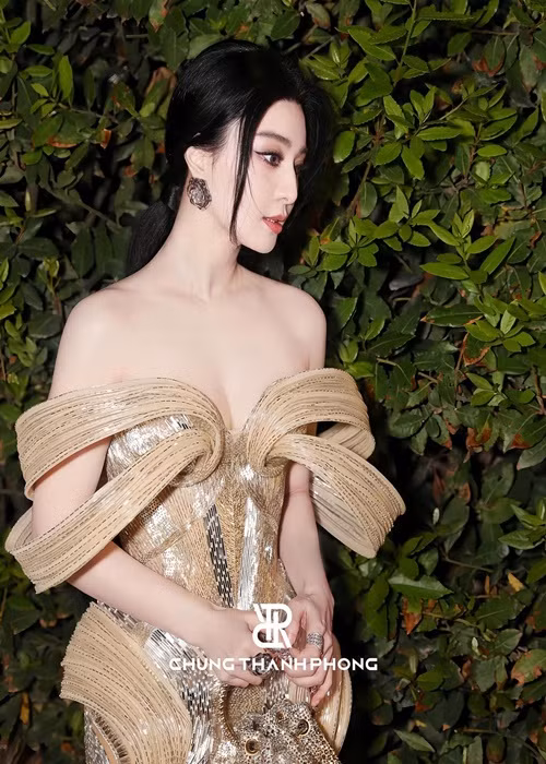 Hai lần Phạm Băng Băng diện trang phục của nhà thiết kế Việt Nam ở Cannes 2023. Ảnh: Chung Thanh Phong.