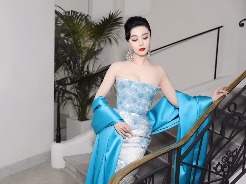 Trang phục tôn vóc dáng thon gọn, làn da trắng sứ của Phạm Băng Băng. Ảnh: FBNV.