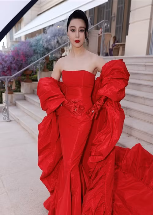 Fanpage tổ chức amfAR đăng tải không ít hình ảnh của mỹ nhân họ Phạm. Ảnh: amfAR.