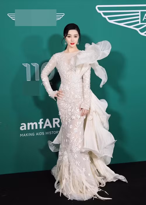 Hình ảnh Phạm Băng Băng dự Cannes được báo chí truyền thông quốc tế đăng tải. Ảnh: FBNV.