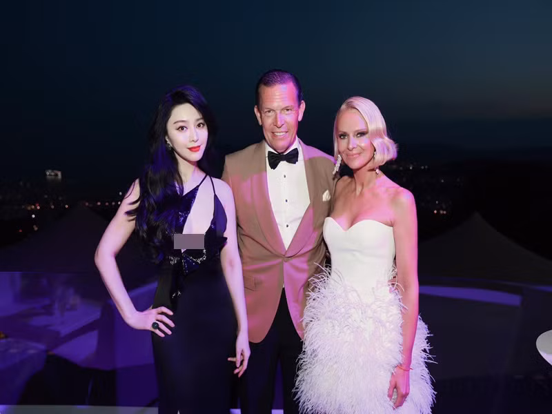 Nữ diễn viên xứ Trung khoe loạt ảnh chụp cùng các sao Hollywood ở Cannes.