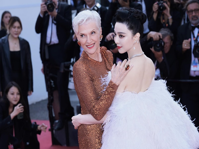 "Nàng Kim Tỏa" đầu tư váy áo khi tham gia Liên hoan phim Cannes năm nay.