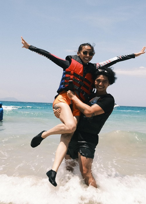 Gần đây, kỷ niệm 1 năm ngày cưới, Huy Trần và Ngô Thanh Vân cùng gia đình đi du lịch.