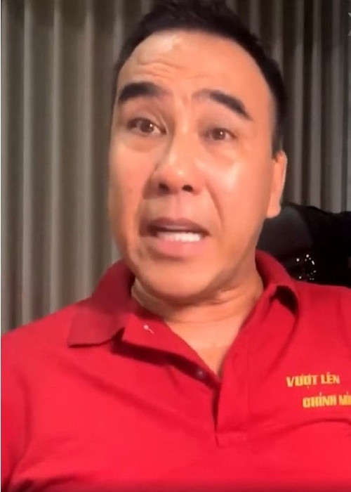 “Tôi không có cách nào để nói nên lời và những giọt nước mắt sẽ xóa đi những nghẹn ngào đó. Tôi nghĩ rằng trong cuộc sống này, hãy cứ khóc cho nhẹ người hơn, để sau đó có thể lau khô hết những giọt nước mắt và hướng tới những điều tốt đẹp hơn trong cuộc sống”, Dân Trí lẫn lời Quyền Linh. Ảnh: Bestie