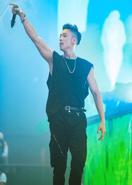 Nam DJ sinh năm 1991, có bố là người Singapore gốc Hoa, mẹ là người Malaysia. Ảnh: FBNV